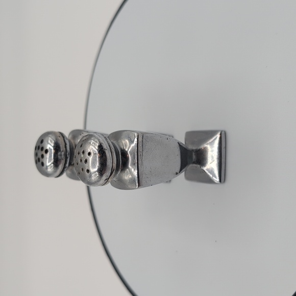 Vintage Diner Silver Toned Salt and Pepper Shakers - Picture 3 of 10